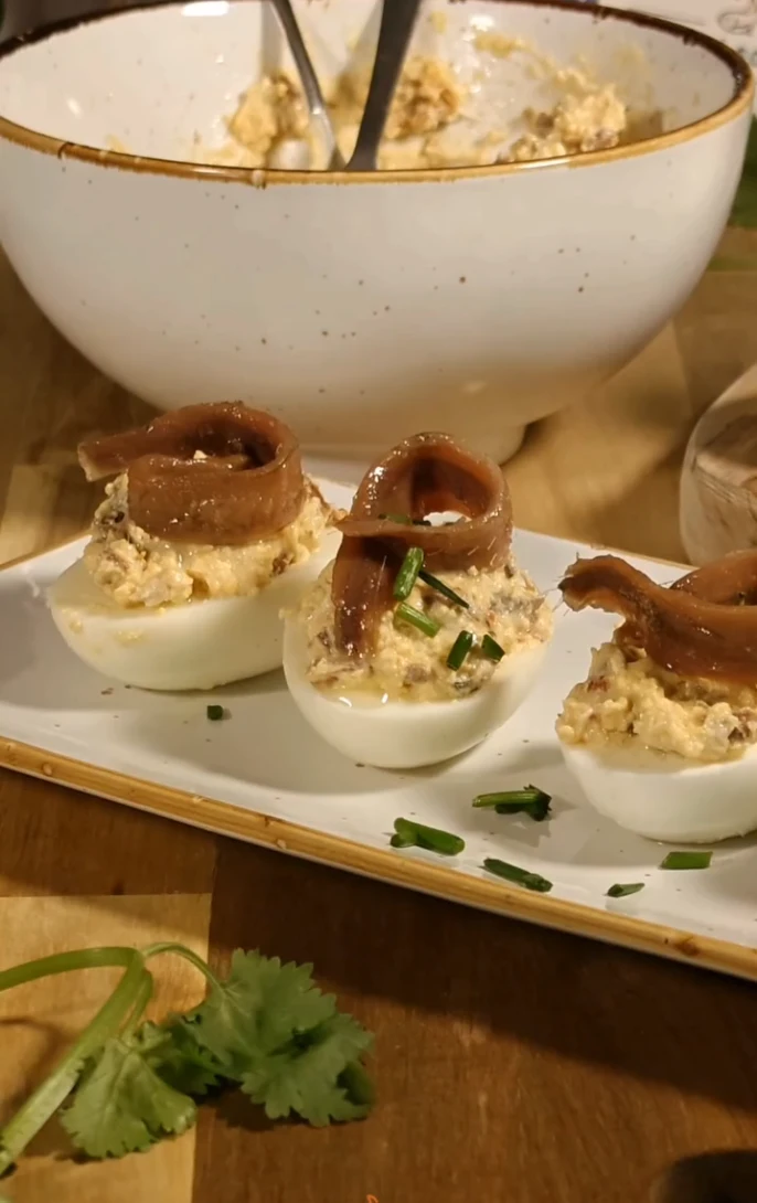 Huevos-rellenos-con-anchoas-del-cantábrico