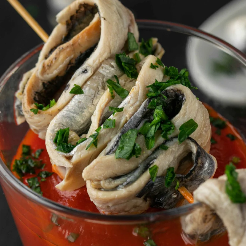 Anchoas y Boquerones artesanales de la más alta calidad importados desde el mar cantábrico de España.